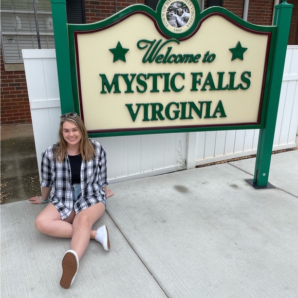 Meet your Posher, Hannah - Picture 1 of 1